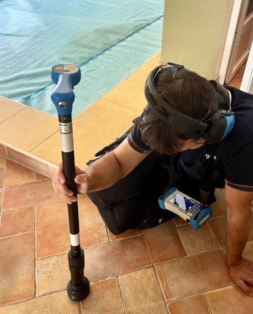 Silto grīdu nolūžu meklēšana